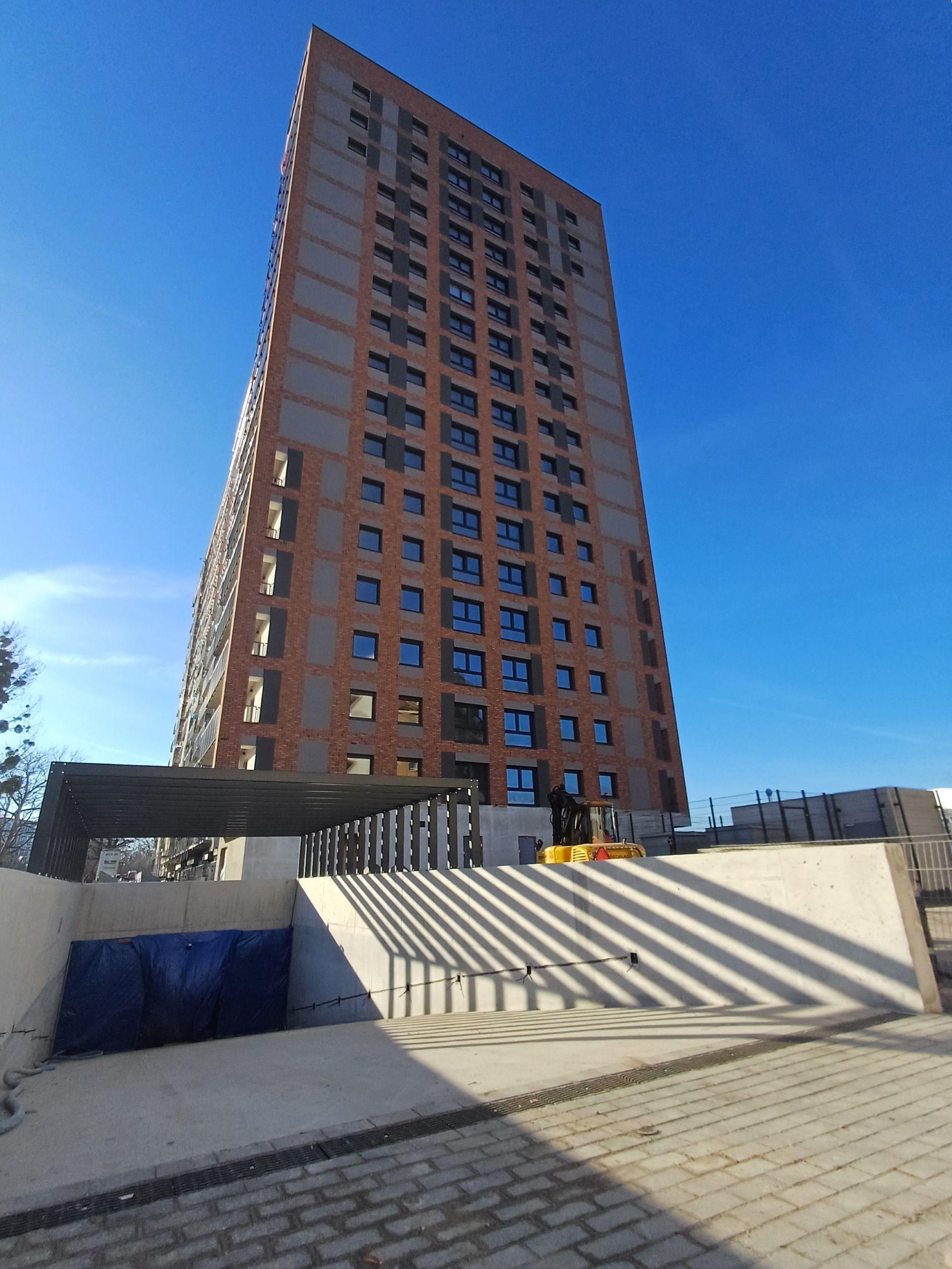 04 Budynek Legnicka Vita zalicza się do kategorii budynków wysokich (1).jpg