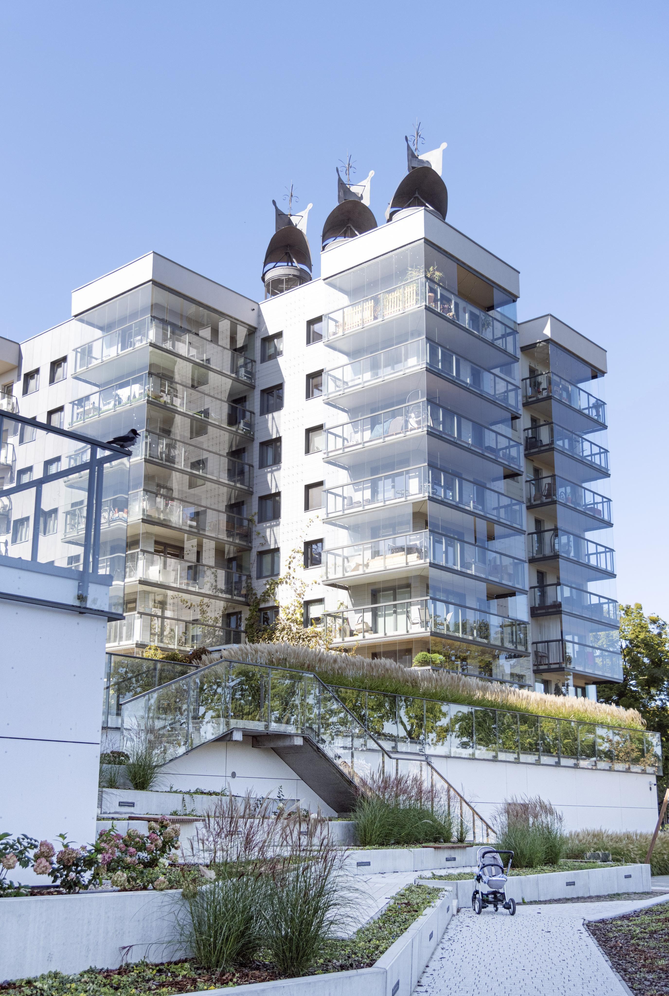 Tarasowe miejsca rekreacyjne do strony nabrzeża.jpg